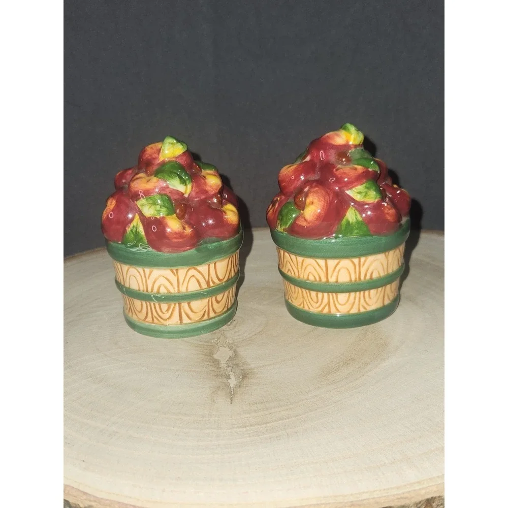 Vintage‎ Apples in Bushel Basket Salt and Pepper Shakers Set - Harvest Country